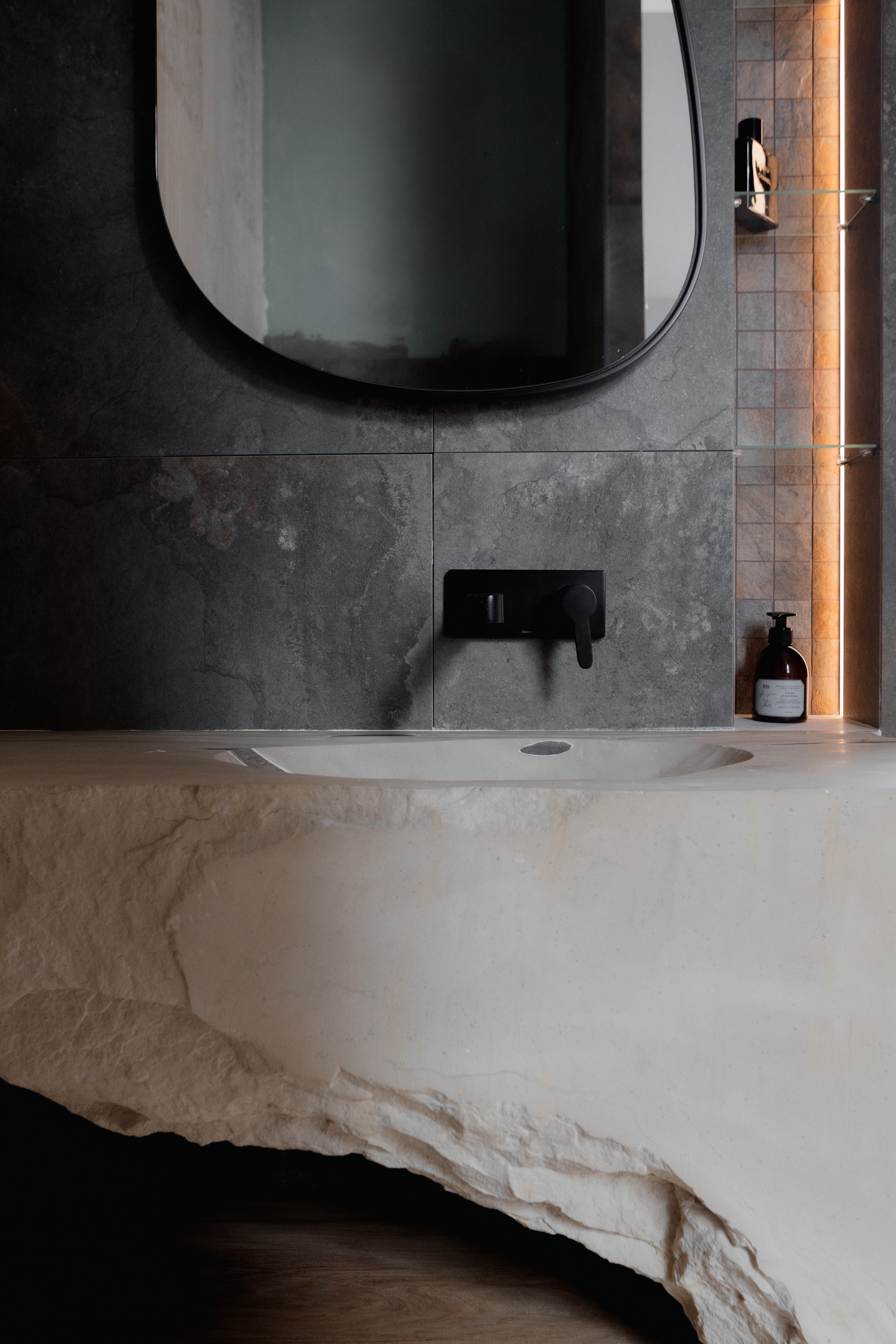 Камень в интерьере